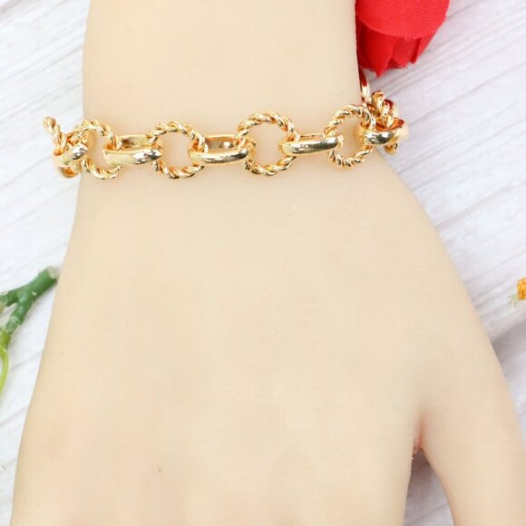 "Trendy Handmade Bracelet – A Thoughtful Gift for Girls & Women | UNVRC1593 - Picture 7 of 10